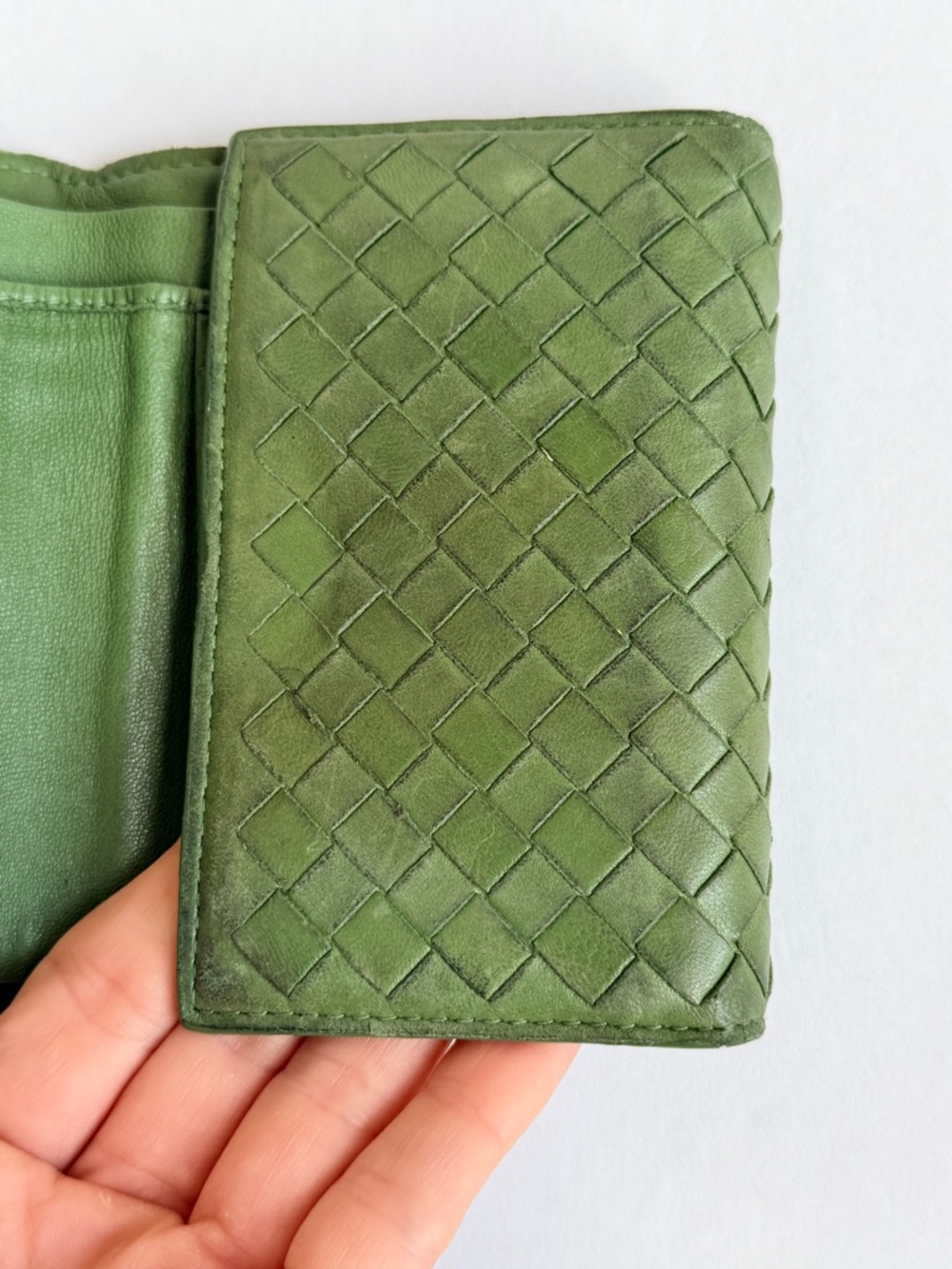 BOTTEGA VENETA olive green Intrecciato weave gold ring compact wallet - Picture 6 of 8